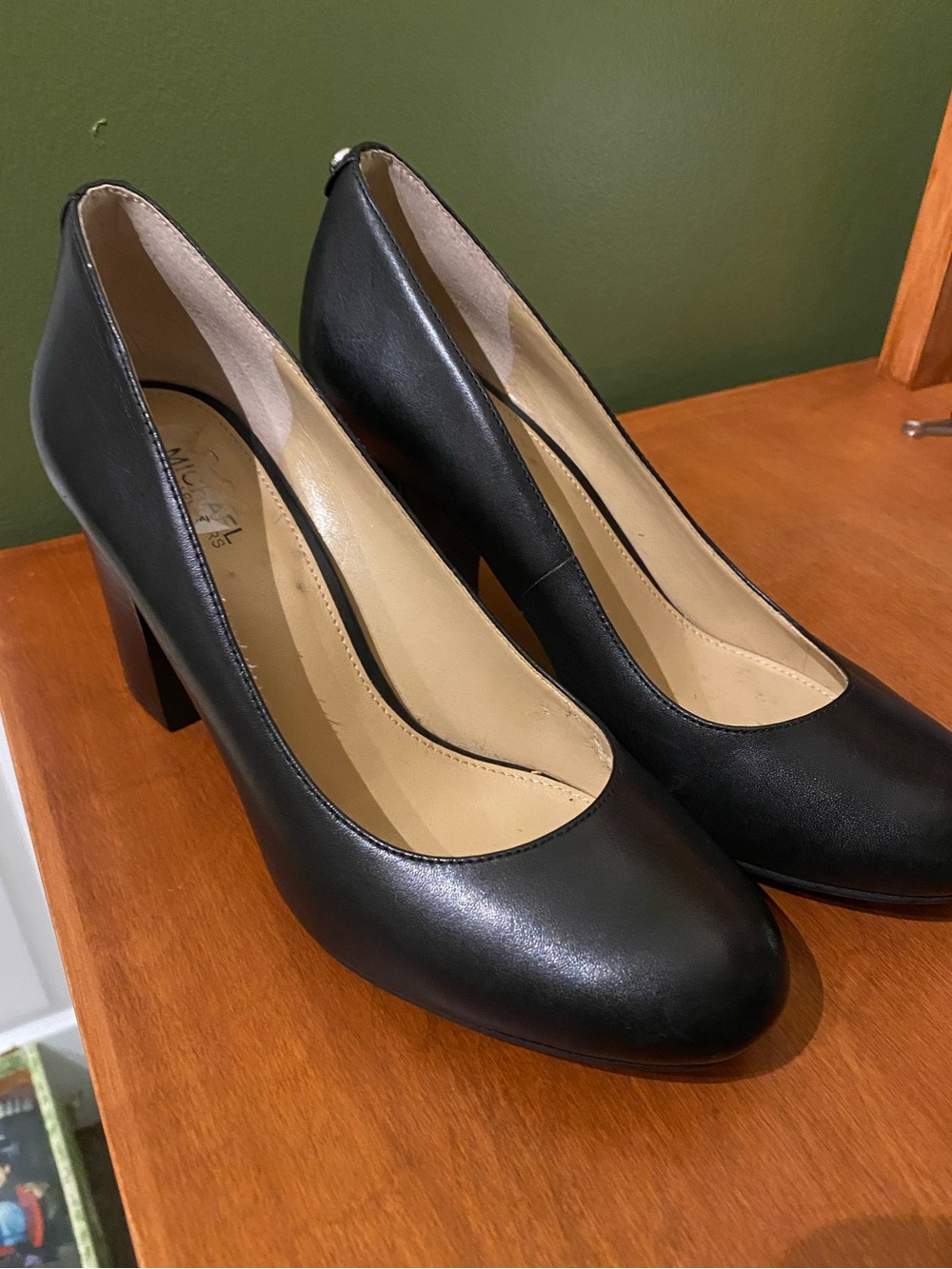Micheal Kors Black Pumps